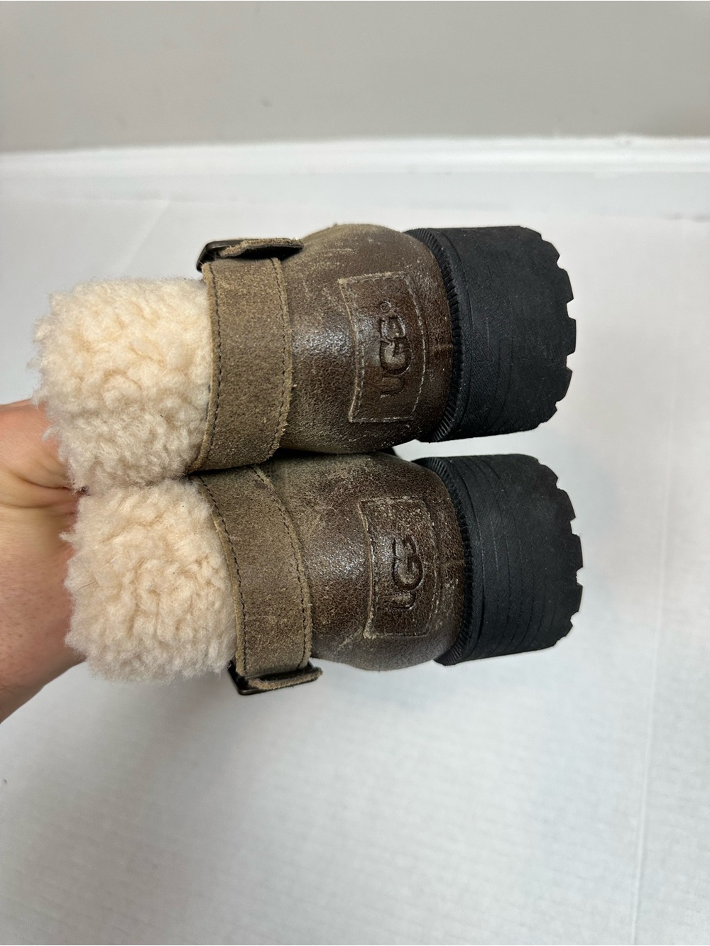UGG Benson "1095151" Distressed Ankle Boots Buckle Zip Size US 8.5 - Picture 7 of 12